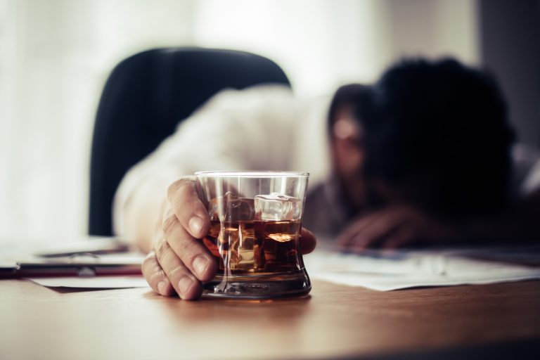Here Are 5 Early Signs of Alcohol Abuse To Look Out For